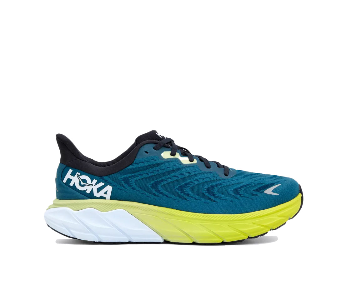 The HOKA Arahi 6, in Blue Graphite/Blue Coral.